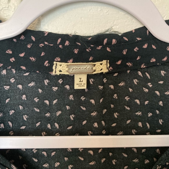 NWOT‎ Gimmicks By BKE Button Down Ruffle Shoulder Top Large - Picture 3 of 5